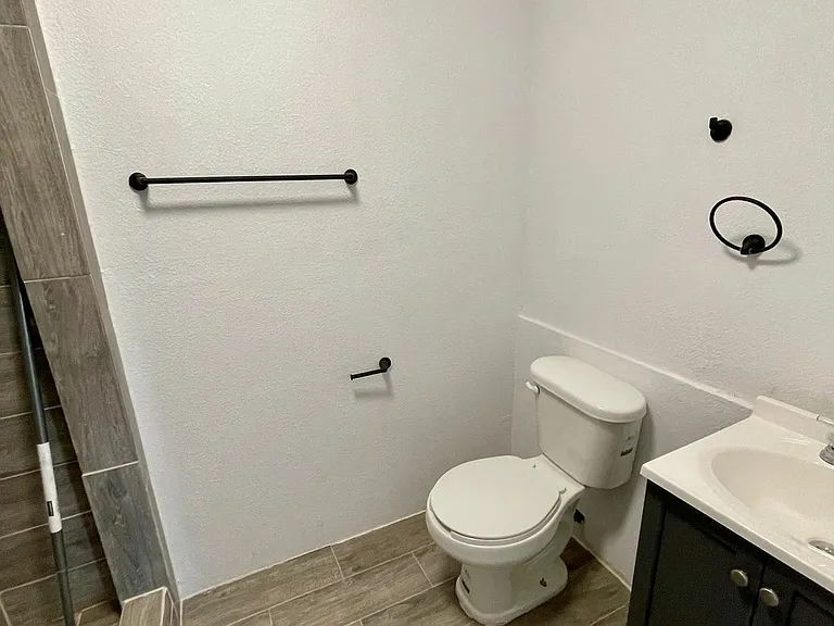 4917 Royal Dr — Photo 11
