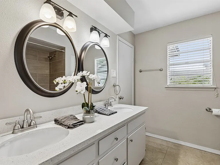 The secondary bathroom adjoins the two secondary bedrooms.