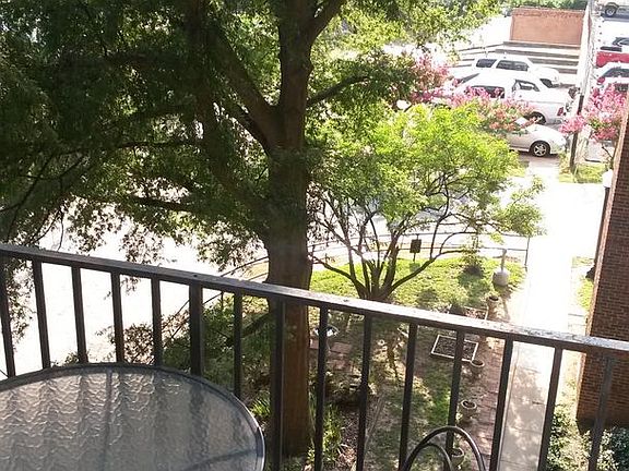 5th image of 347 College St #2E