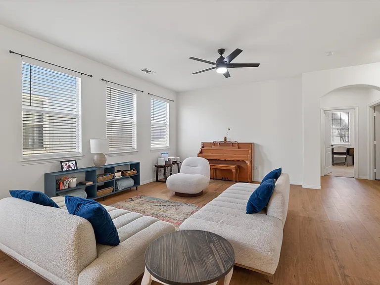 10008 Hanover Dr — Photo 11