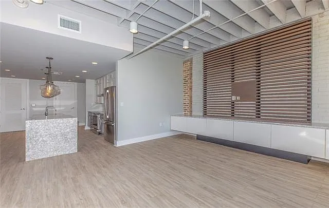 818 Howard Ave #301 — Photo 2