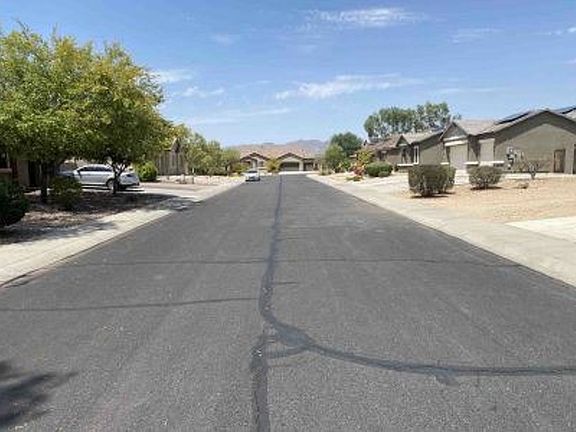 Exterior Neighborhood (street photo)