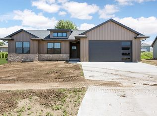 435 Council St, Anamosa, IA 52205