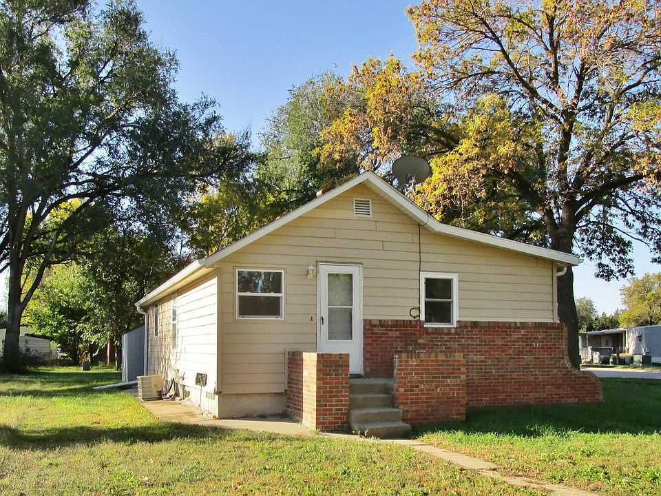 1st image of 326 W 30th St