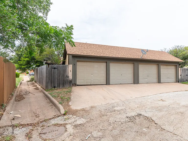 4925 Greenslope Dr — Photo 28