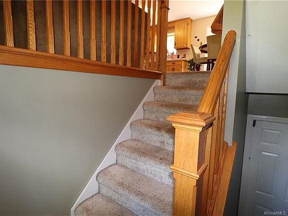5th image of 57 Willow Glen Dr