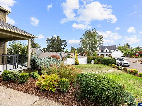 4th image of 38 Sweden Cir