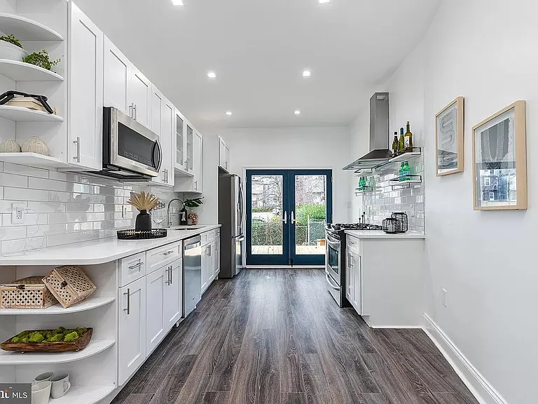 1630 N Bond St — Photo 11