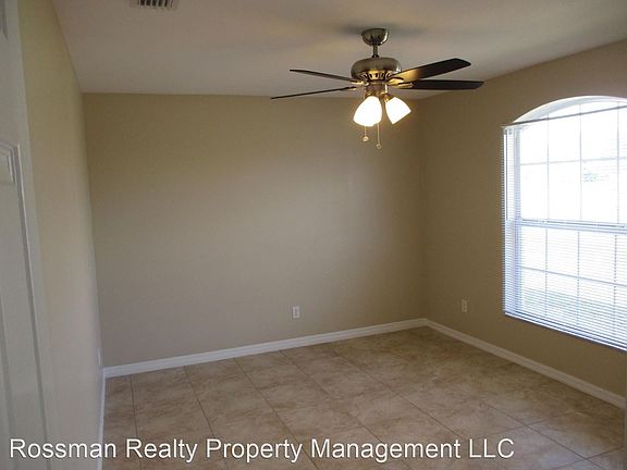 3rd image of 1426 NE 6th Pl