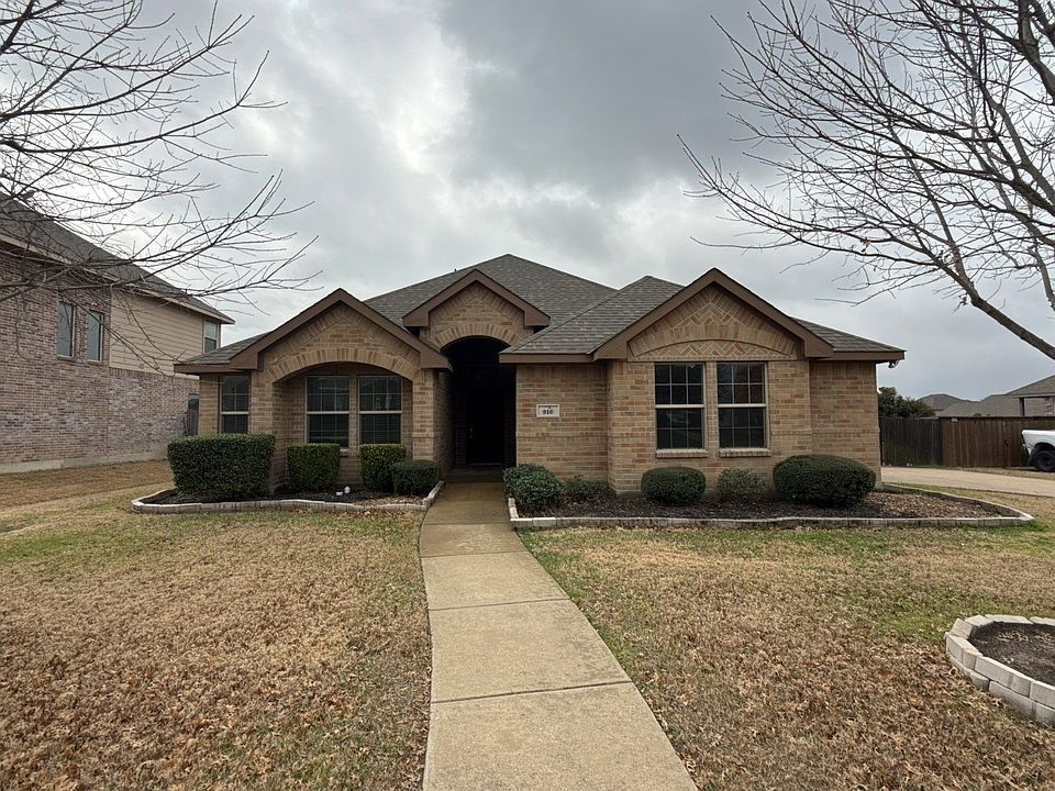1st image of 916 Mockingbird Ln