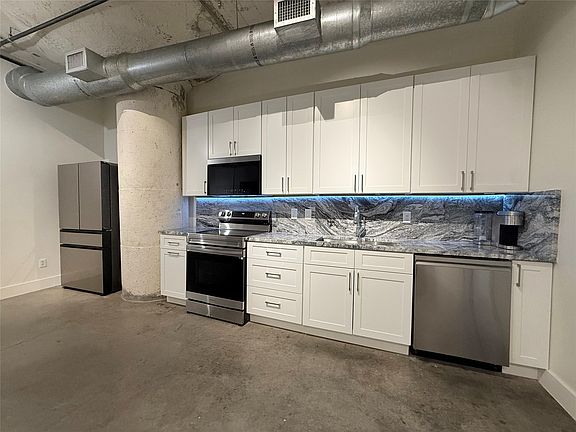 3rd image of 1122 Jackson St APT 522