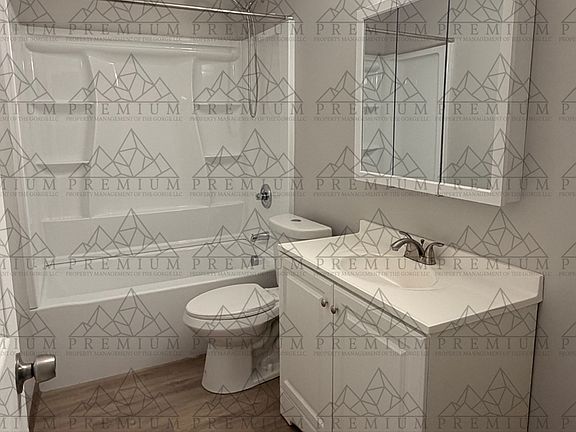 2nd image of 1700 E 9th St APT 5