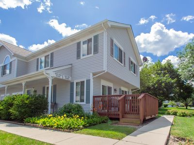 100 Village Creek Dr, Lake In The Hills, IL, 60156