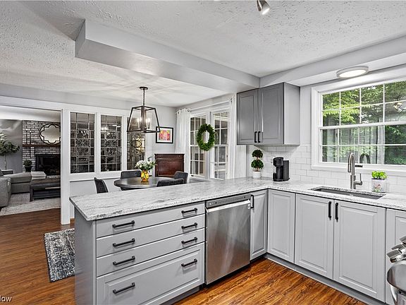 5th image of 1091 Southport Dr