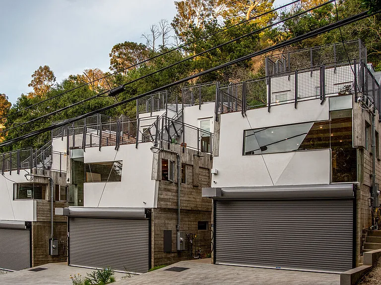 8870 Wonderland Ave — Photo 31