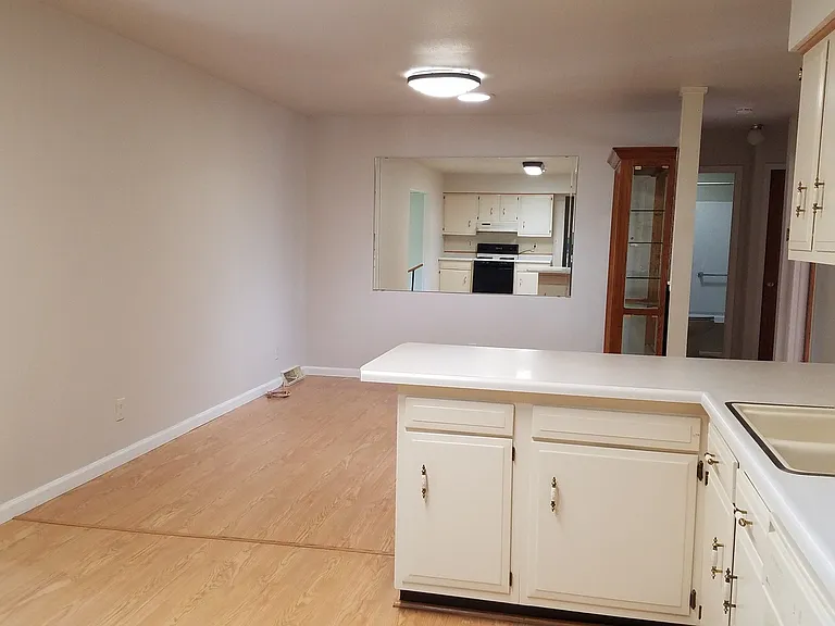 1613 Grand Ave — Photo 4