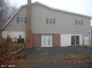 369 Clements Mountain Ln, Berkeley Springs, WV 25411