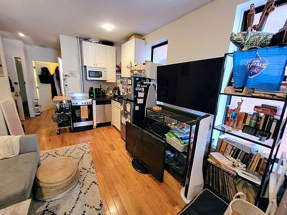 2nd image of 111 E 7th St #5Z