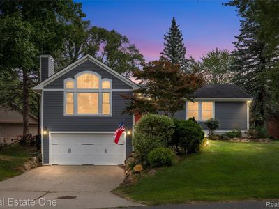 1045 Clara St, Commerce Township, MI, 48390