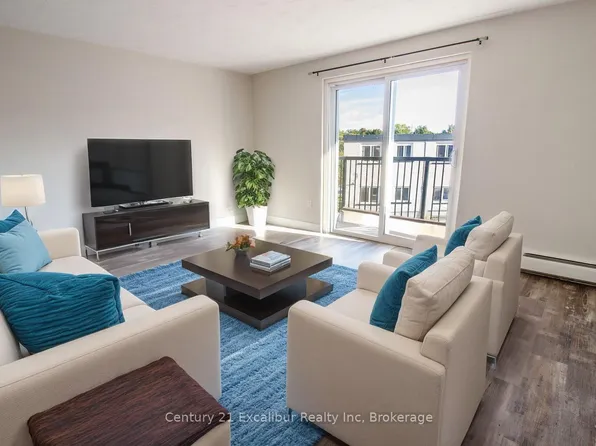 320 Queen St E #16, Centre Wellington, ON N1M 1T4
