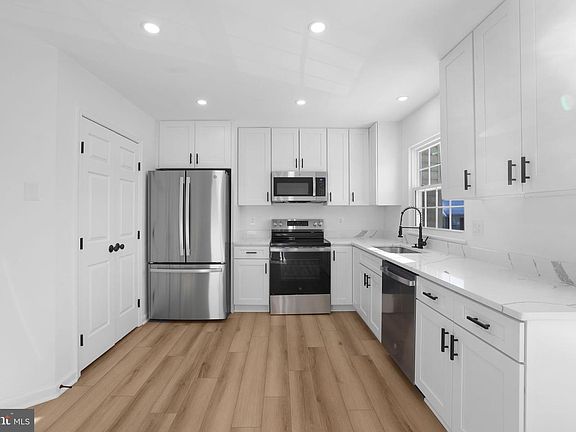 5th image of 1742 Tiger Lily Cir