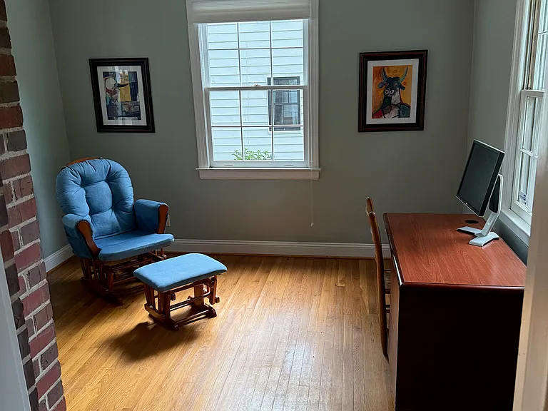 Small bedroom / nursery / office