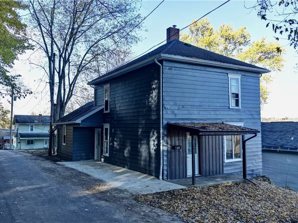 140 S Main St, Uhrichsville, OH 44683