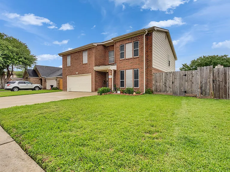 10027 Glenkirk Dr — Photo 2