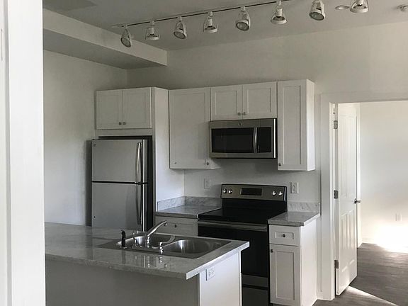2nd image of 821 Washington Ave #202