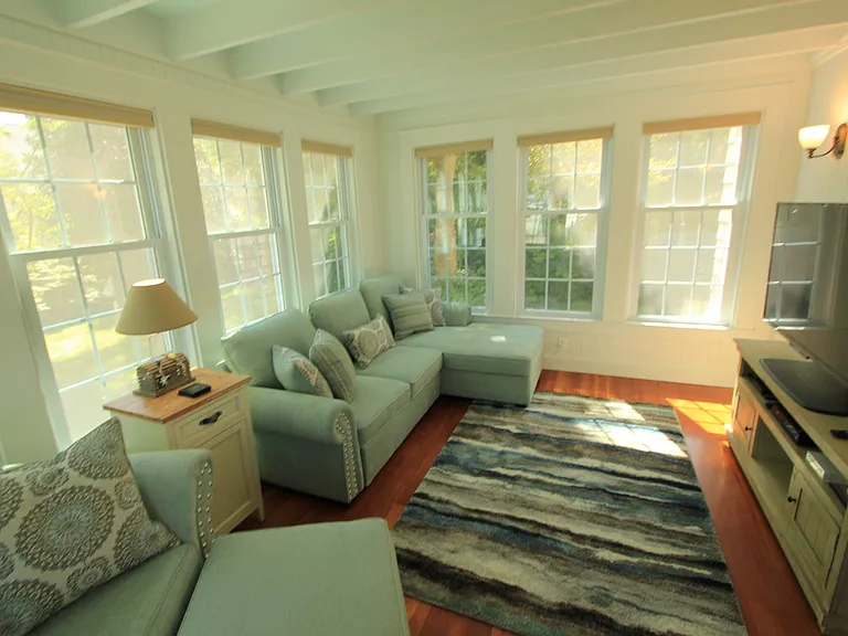 321 Williston Rd — Photo 3
