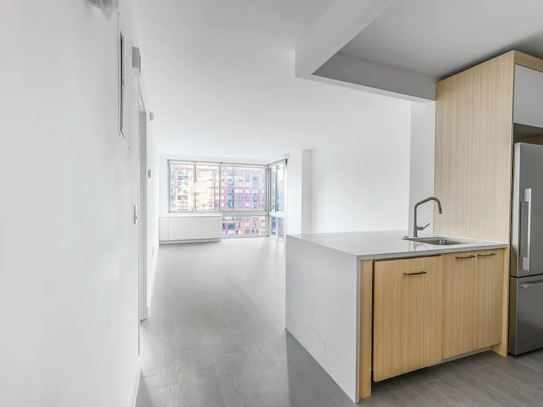 101 W End Ave #9N — Photo 5