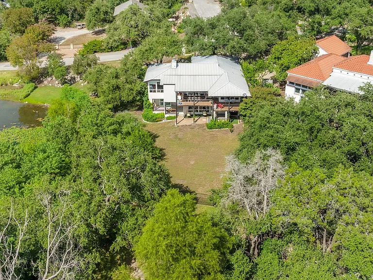 202 Top O The Lake Dr — Photo 38