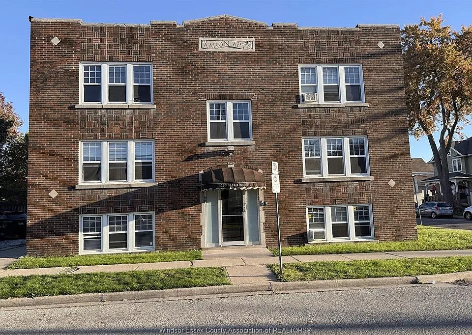 1009 Niagara St #4