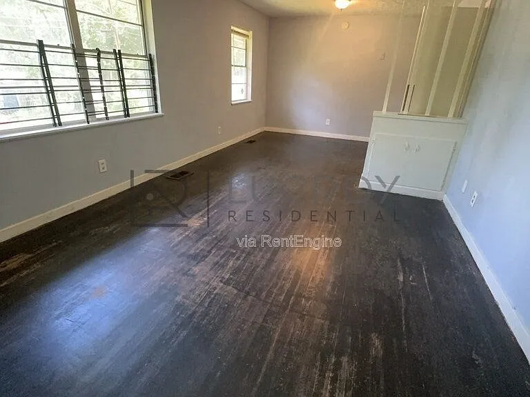 1339 Maria Dr — Photo 2