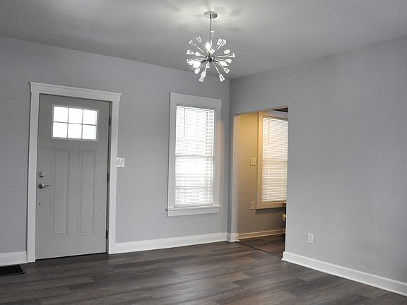 2nd image of 901 N Everett St