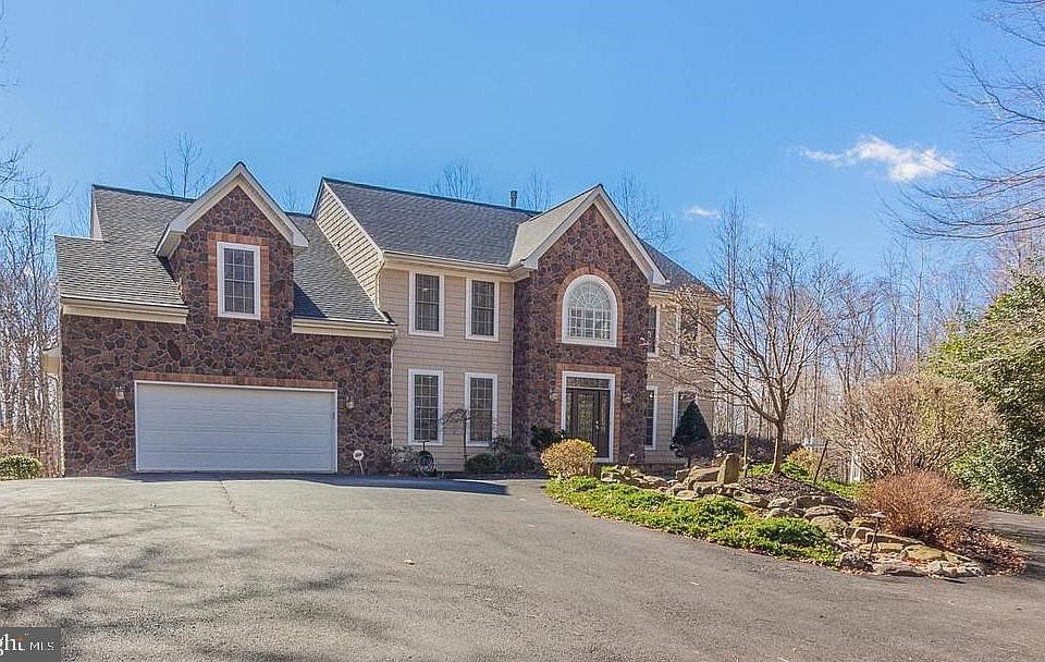 1st image of 23 Emily Ln