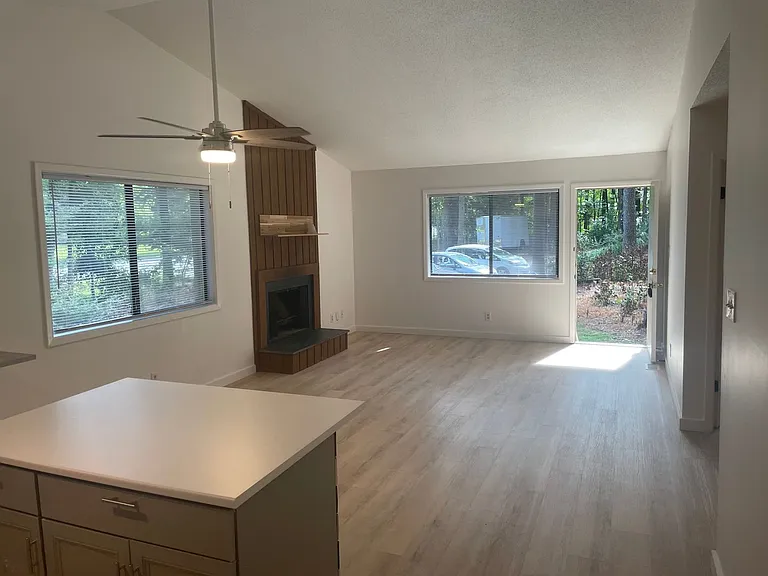 1101 W Main St #D — Photo 5