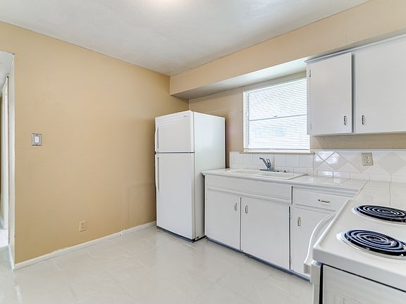 5th image of 115 Victor St APT 1