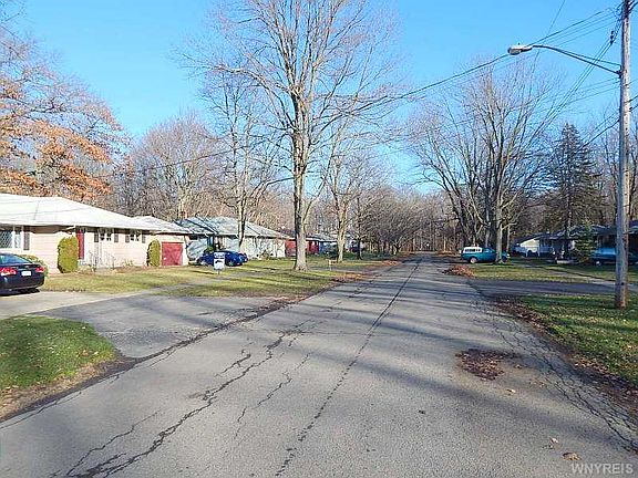 5th image of 32 Sunset Dr