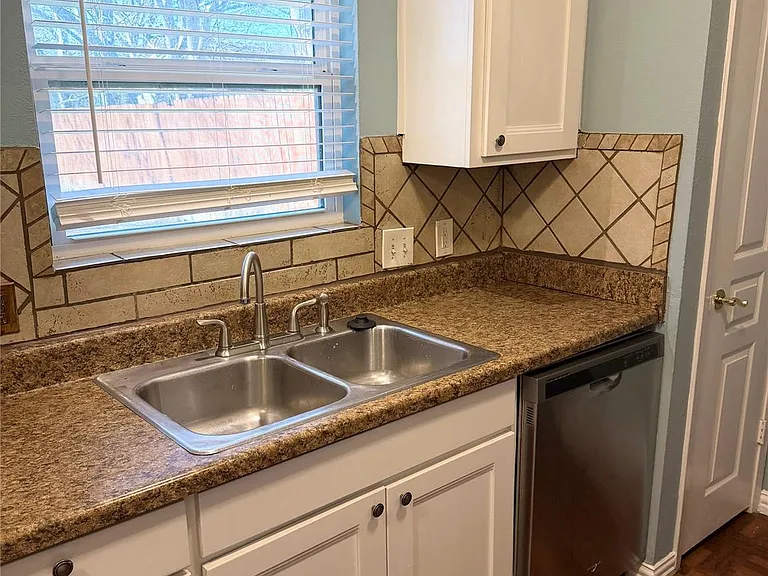 6902 Colony Park Dr — Photo 5