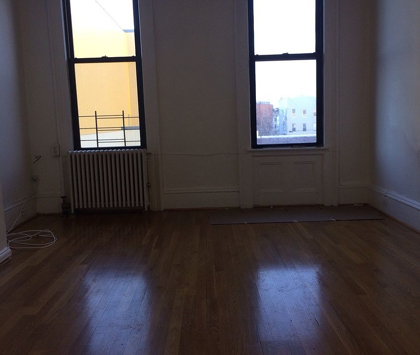 1st image of 319 Maujer St #3