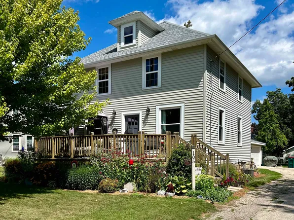 105 N Elizabeth St, Eden, WI 53019
