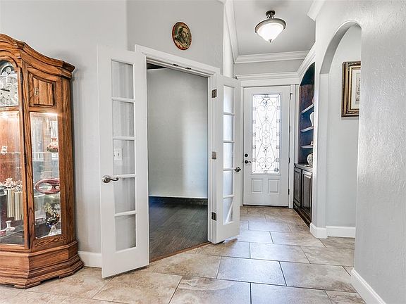 5th image of 720 NE 23rd St