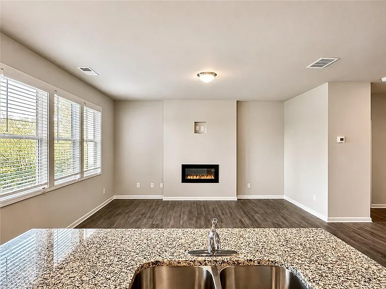 123 Mill Pond Ln — Photo 5