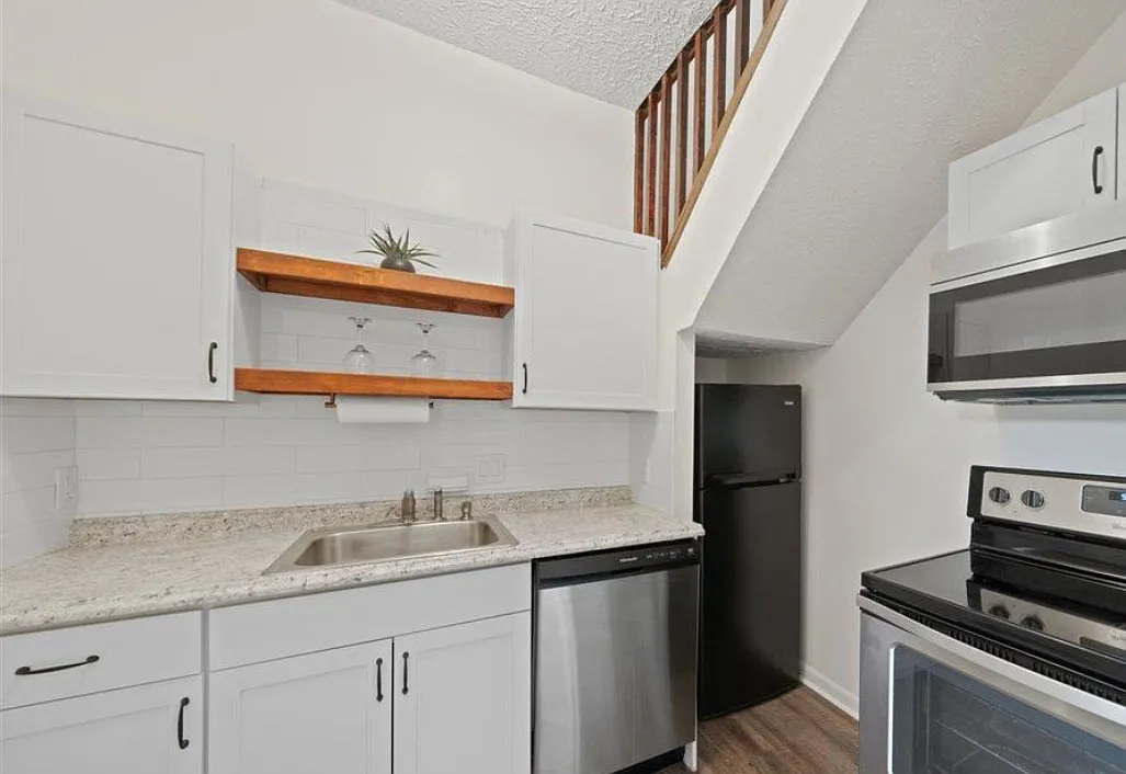 Kitchen-in addition to cupboard space there is a built-in pantry (not shown in photo)