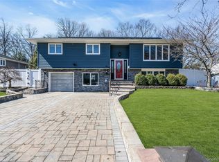 15 Fairway Drive, Old Bethpage, NY 11804