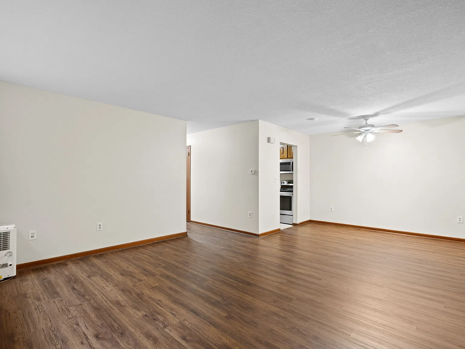 1 bed, 734 sqft, $1,600 — Photo 2