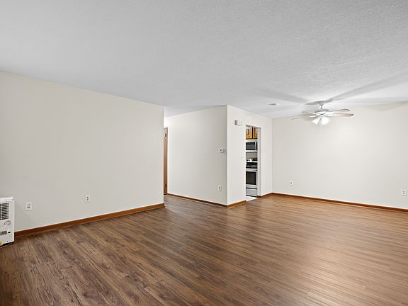 2nd image of 9 Thompson Rd APT 2B