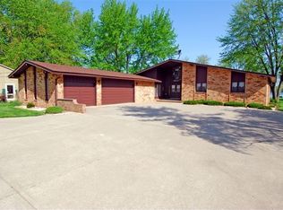 7960 Base Lake Dr, Dexter, MI 48130