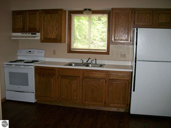 2nd image of 1841 N Ogemaw Trl
